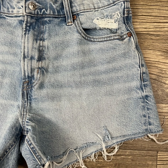 American Eagle denim, Jean shorts in a size 10. - Picture 2 of 8